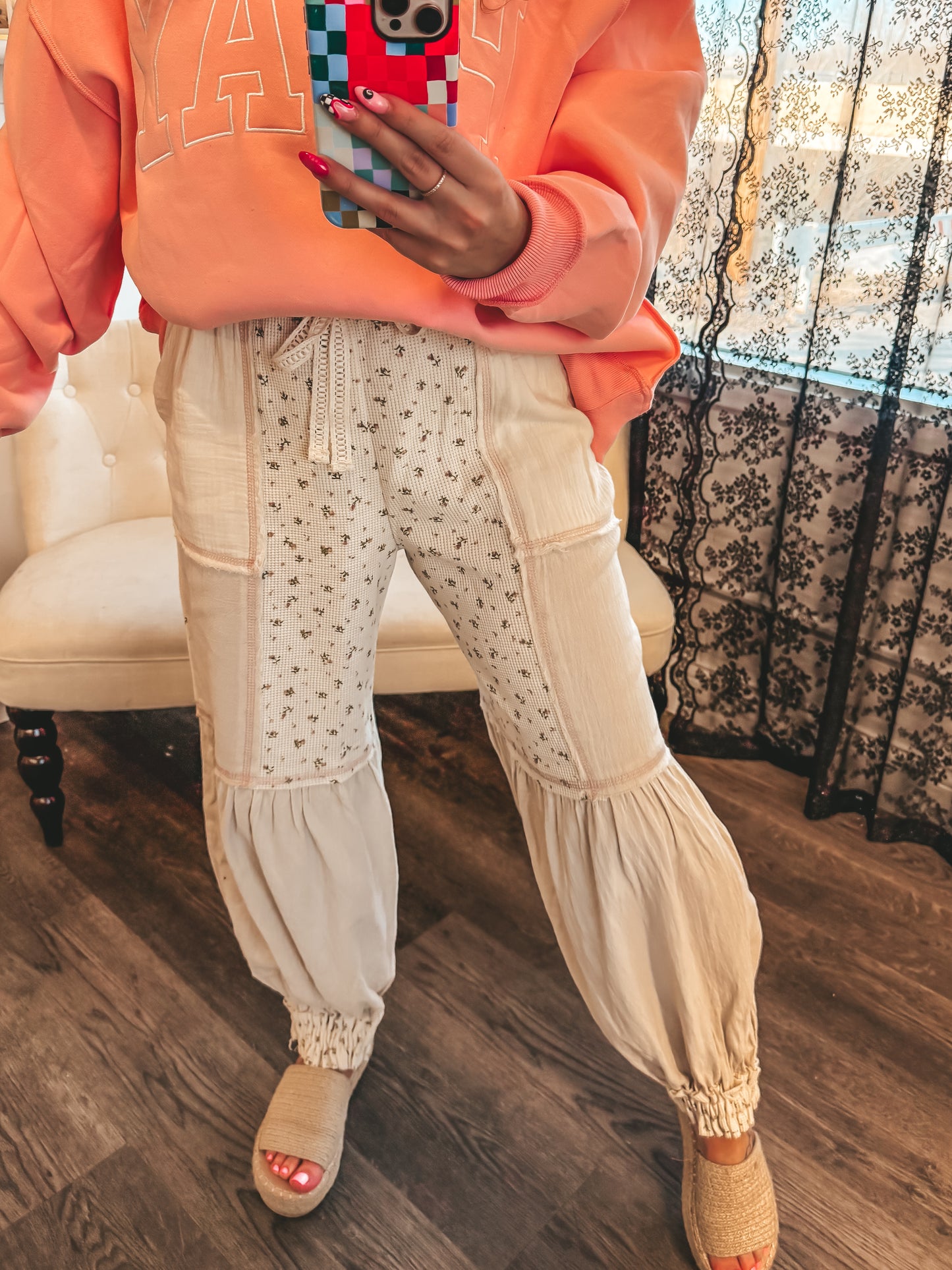 POL woven textured floral joggers