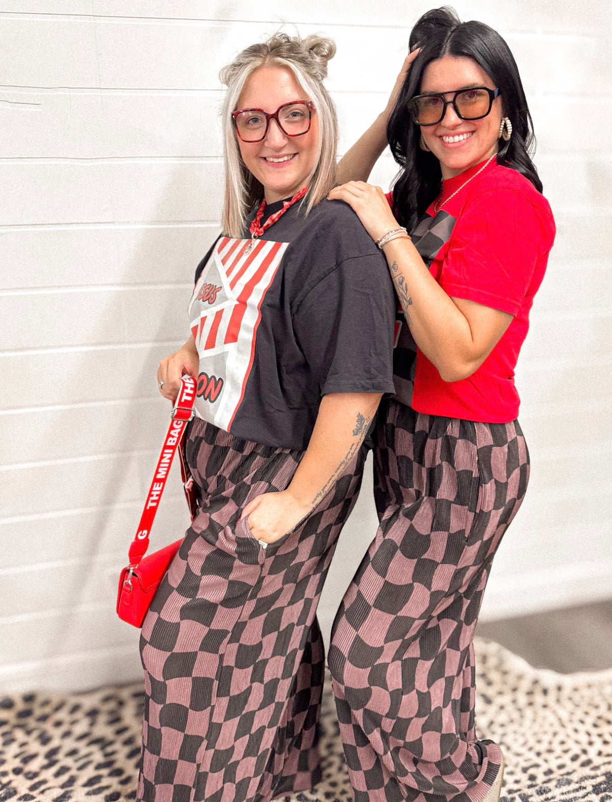 THE Flare pant in wavy checkered