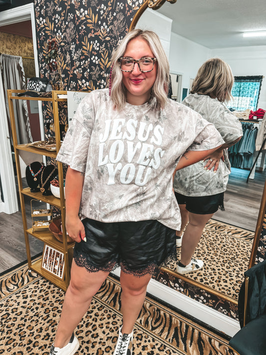 Size 2X ice camo puff Jesus loves you tee