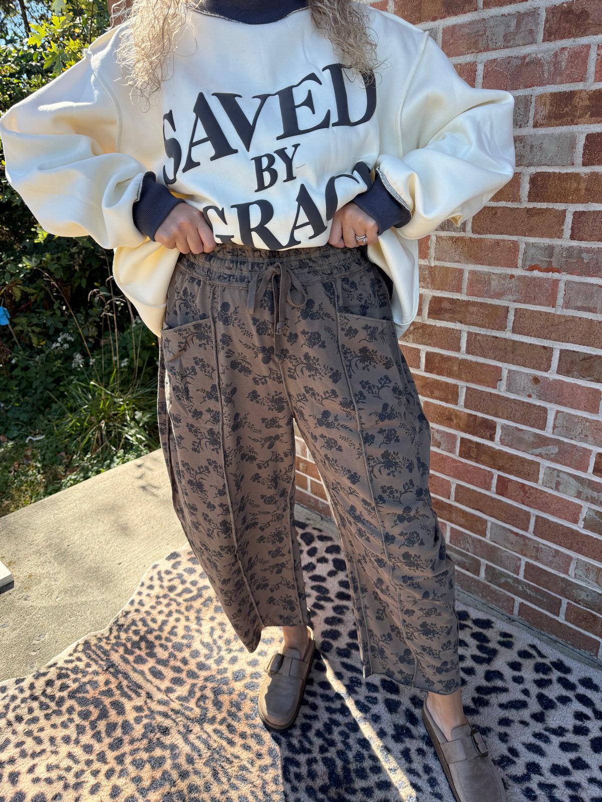Wild flower mocha barrel sweatpants
