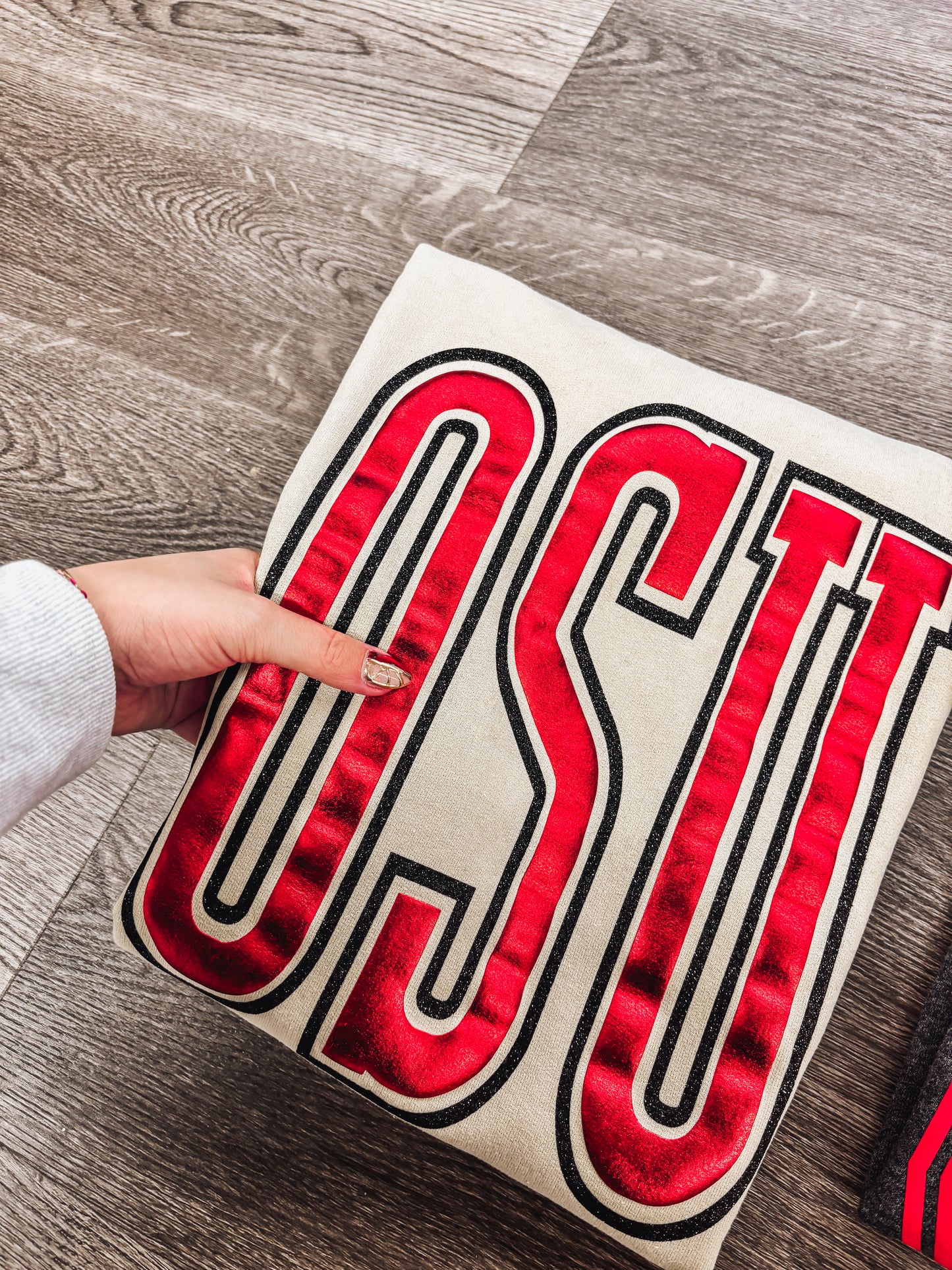 OSU Puff and glitter metallic pullover on sand