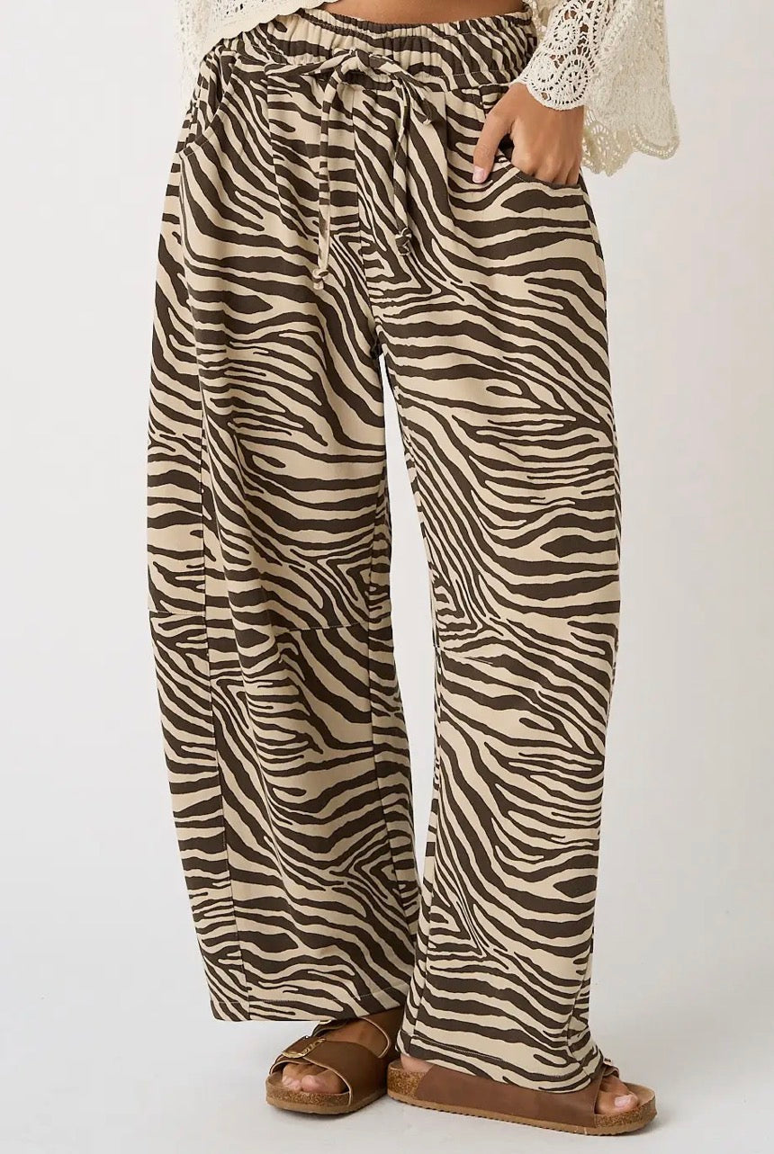 PREORDER zebra barrel sweatpants
