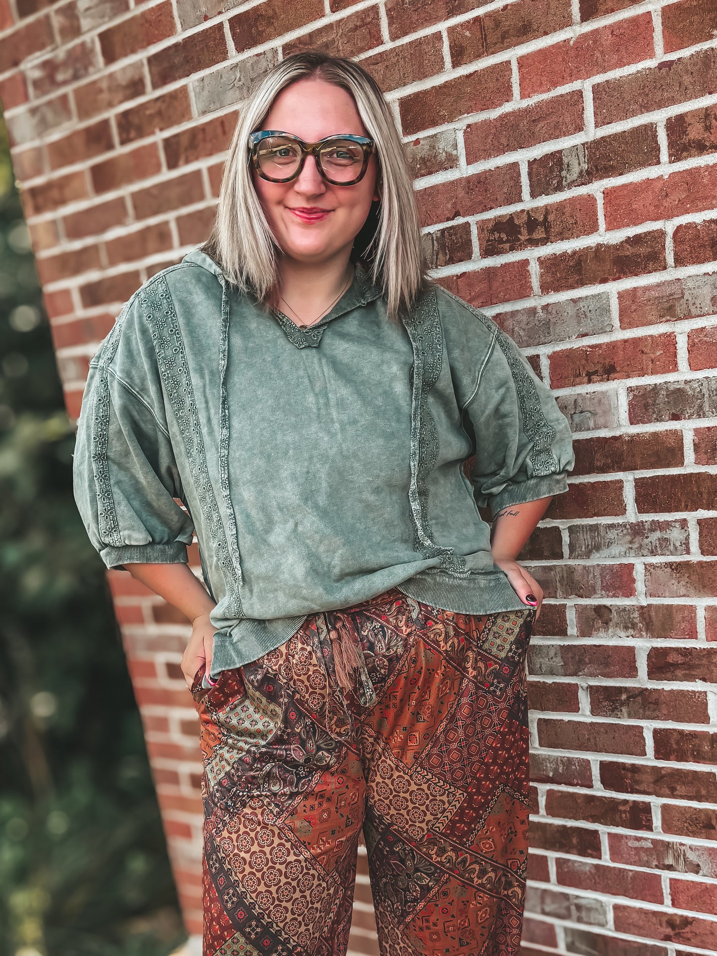 Olive washed eyelet lace short sleeve hoodie top