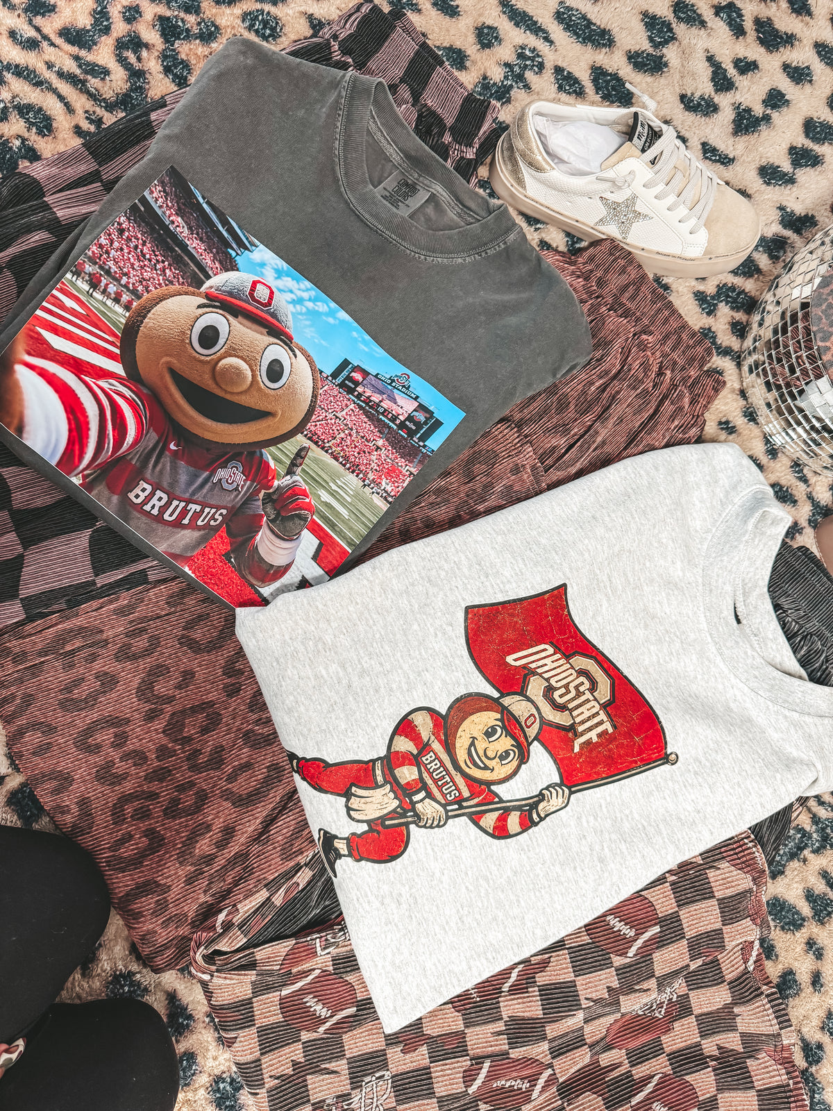 Brutus selfie graphic tee