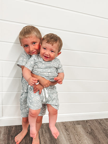 Blue bandanna, paisley kids short set