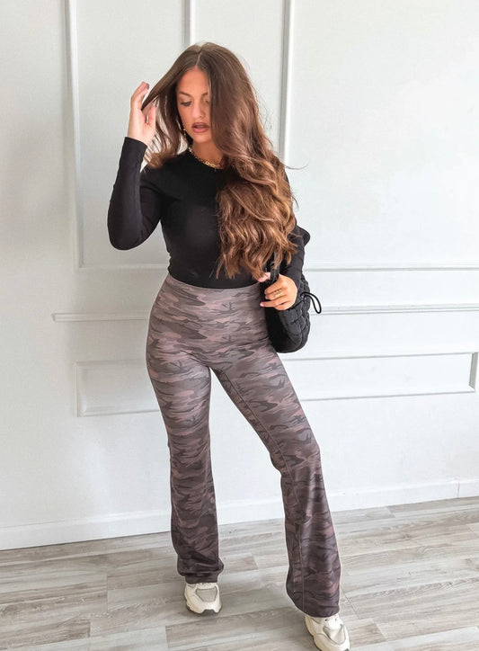 BIRDIE PREORDER Sculpt Yoga Flare in Smoked Oak Camo