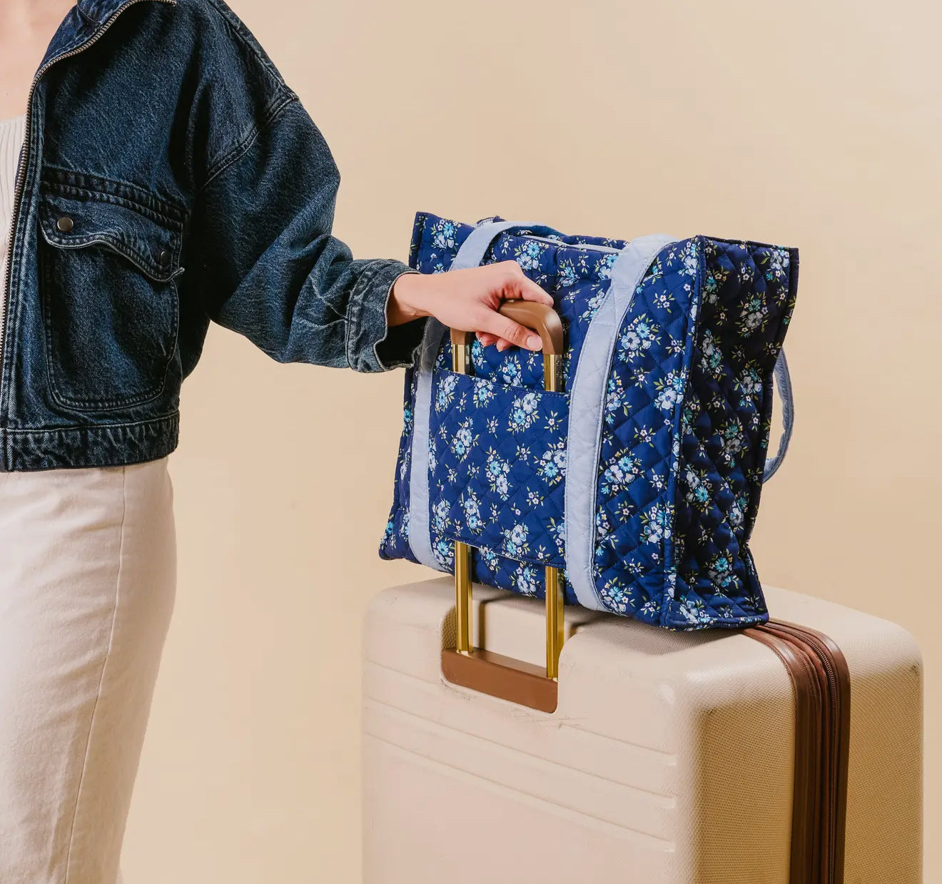 everyday quilted tote bag in endless daydream navy