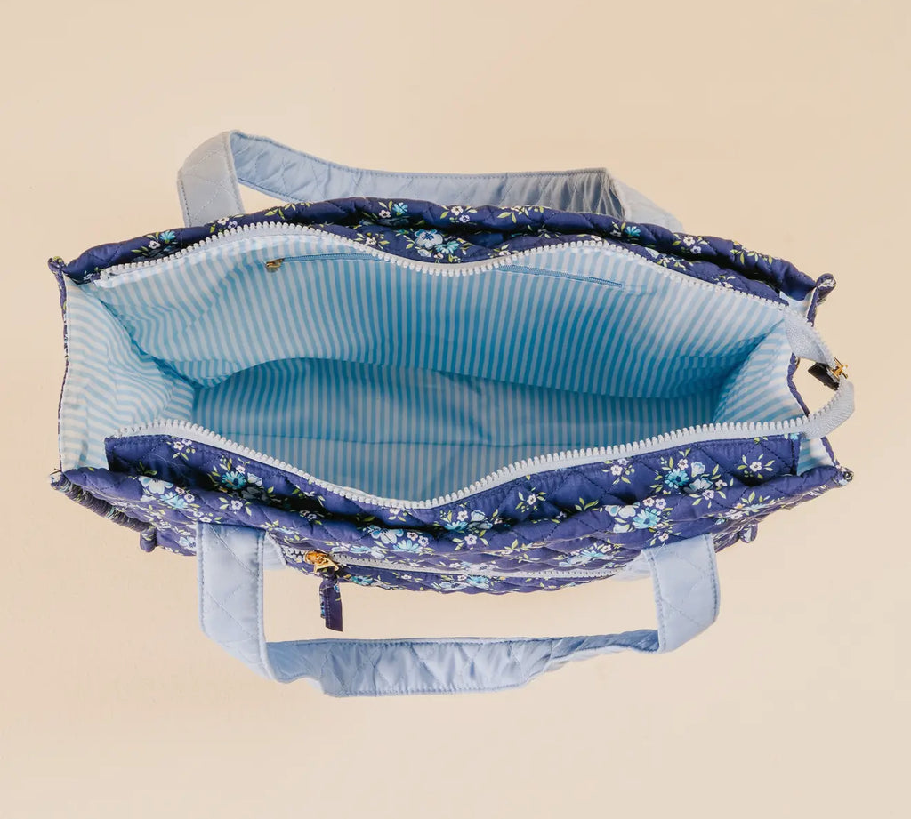 everyday quilted tote bag in endless daydream navy